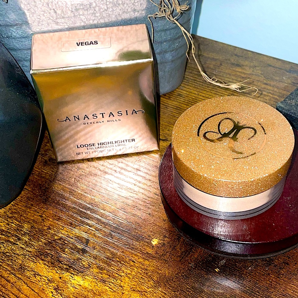 Anastasia Beverly Hills Highlighter NWT-VEGAS